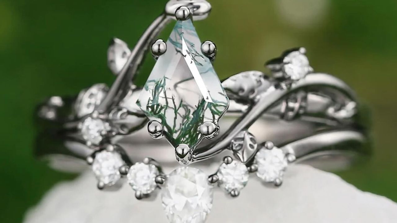 How to Personalize Your Moss Agate Ring with Custom Designs